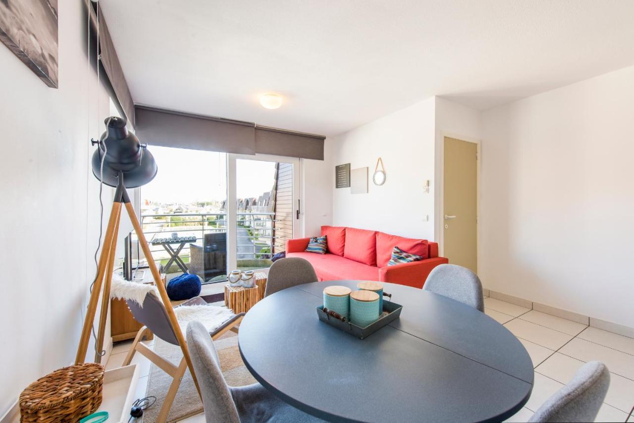 Modern Apartment With Terrace & Public Pool Bredene Buitenkant foto