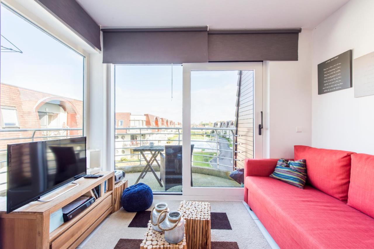 Modern Apartment With Terrace & Public Pool Bredene Buitenkant foto