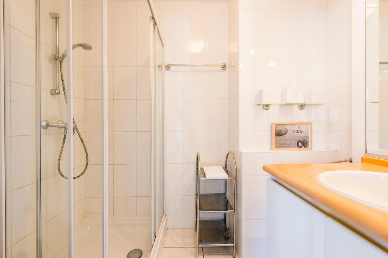 Modern Apartment With Terrace & Public Pool Bredene Buitenkant foto