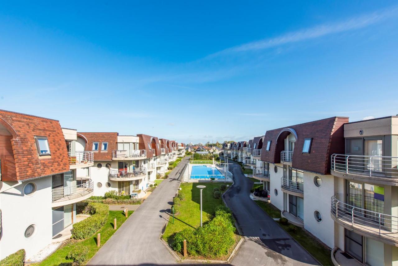 Modern Apartment With Terrace & Public Pool Bredene Buitenkant foto