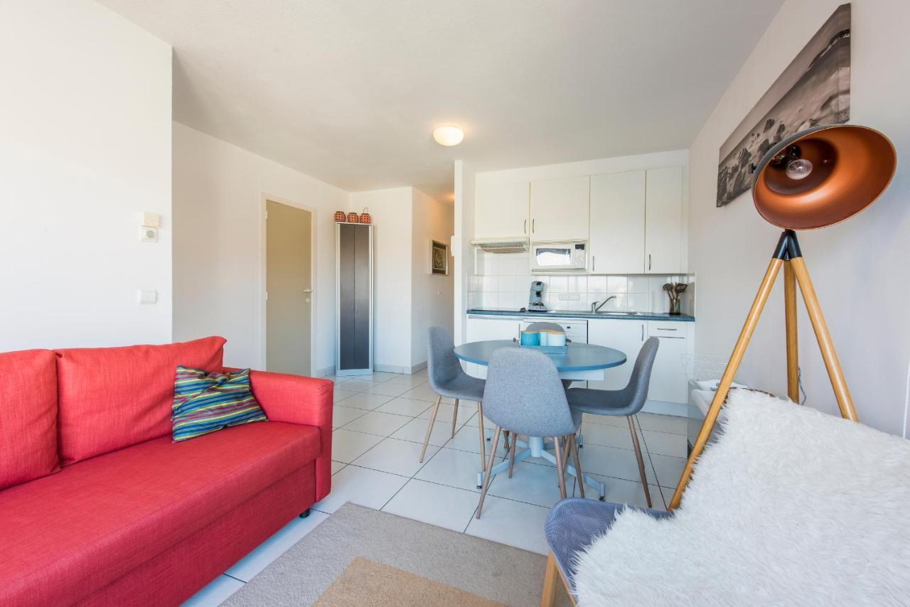 Modern Apartment With Terrace & Public Pool Bredene Buitenkant foto