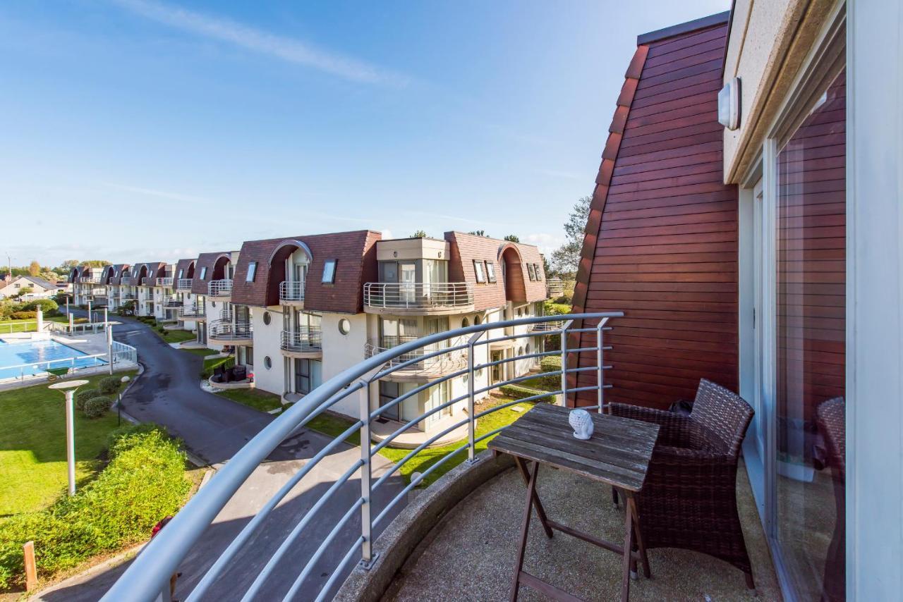 Modern Apartment With Terrace & Public Pool Bredene Buitenkant foto